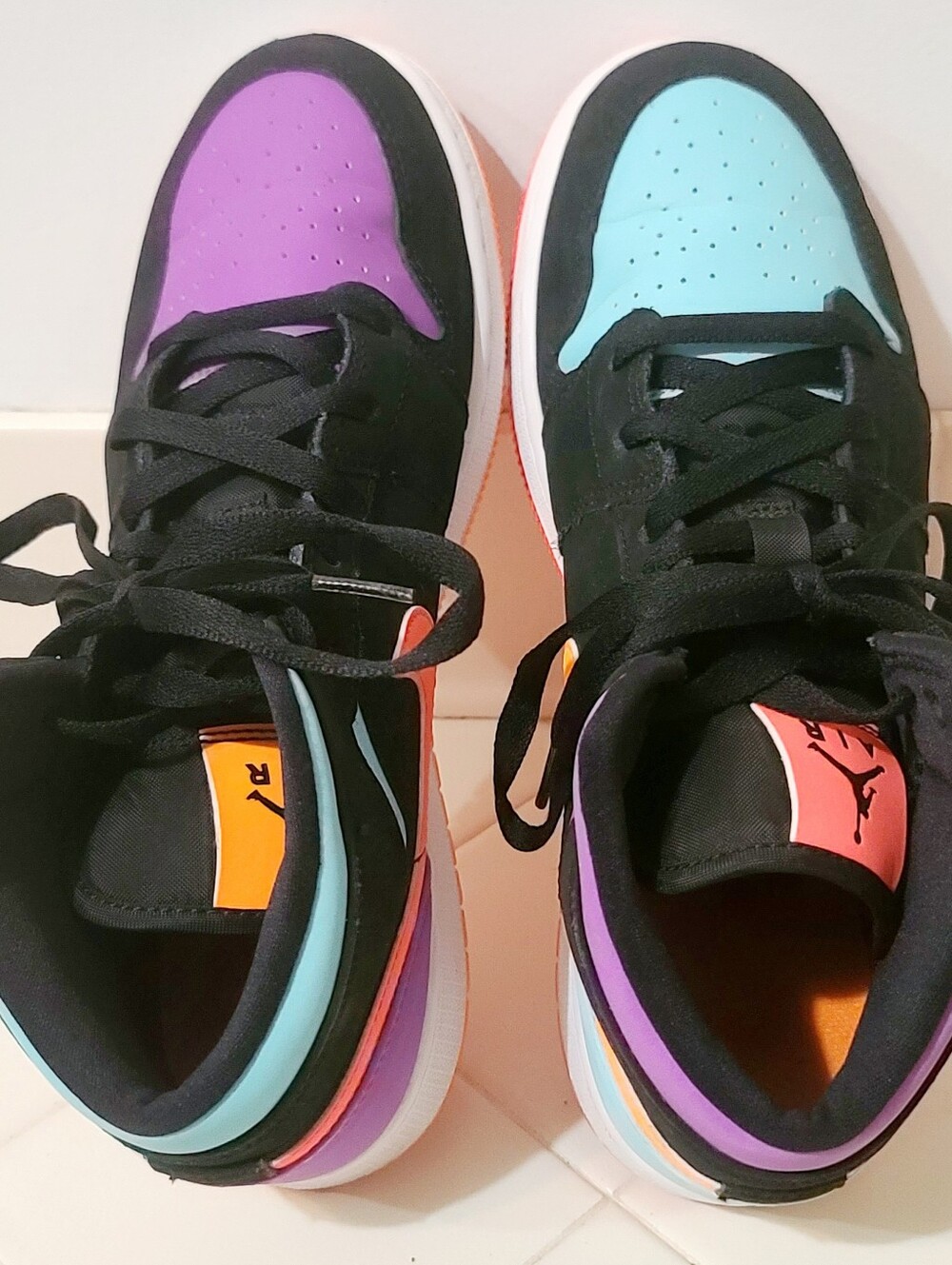 Air Jordan 1 Mid Candy GS Size 7Y / Women's Size 8.5 - Picture 5 of 7